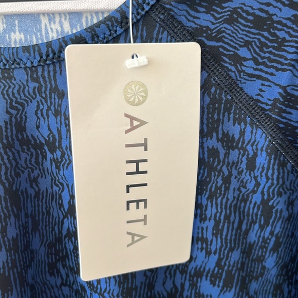 NWT Athleta Point Break Rashguard - Picture 4 of 10